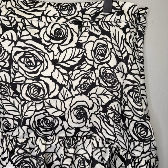 Lovers and Friends Bobbie Black and White Floral Mini Skirt Size XL NWT - Picture 5 of 12